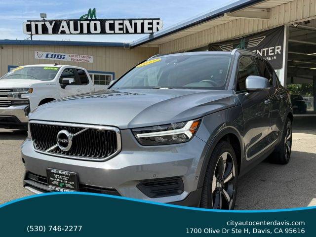 2019 Volvo XC40 Momentum AWD photo