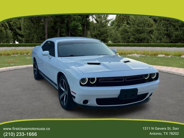 2019 Dodge Challenger SXT RWD photo