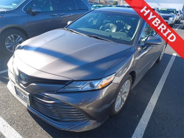 2018 Toyota Camry Hybrid XLE FWD photo