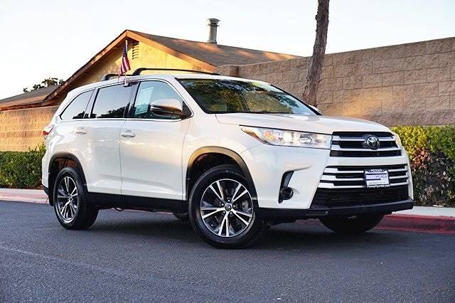 2019 Toyota Highlander LE FWD photo