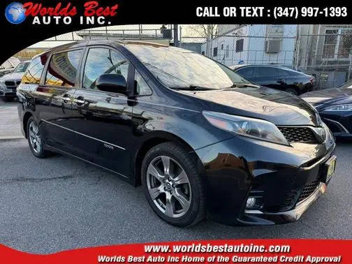 2018 Toyota Sienna SE FWD photo
