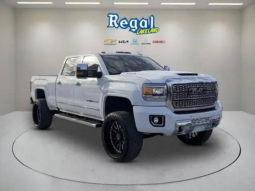 2019 GMC Sierra 2500HD Denali 4WD photo