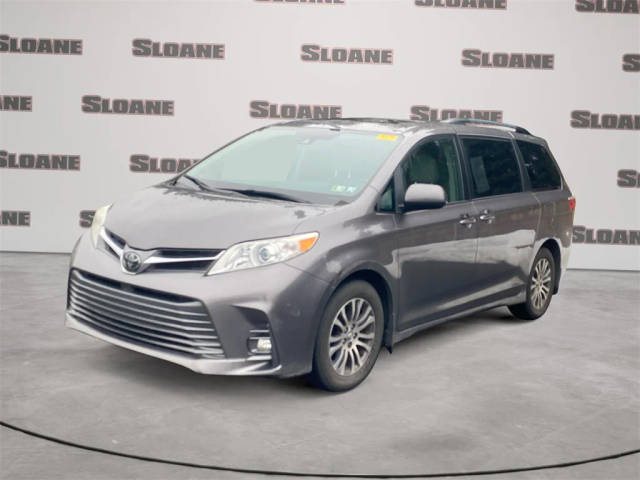 2019 Toyota Sienna XLE FWD photo