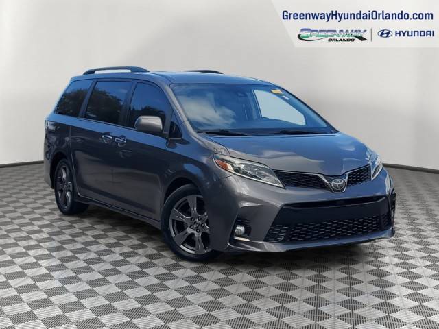 2018 Toyota Sienna SE FWD photo