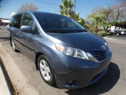 2016 Toyota Sienna XLE FWD photo