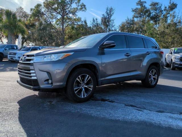 2019 Toyota Highlander LE Plus FWD photo
