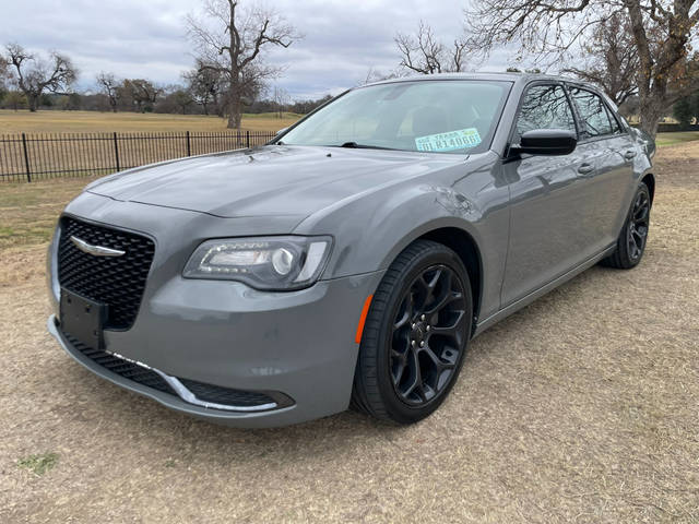 2019 Chrysler 300 Touring RWD photo