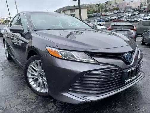 2019 Toyota Camry Hybrid XLE FWD photo