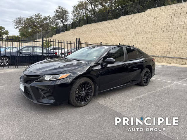 2019 Toyota Camry SE FWD photo