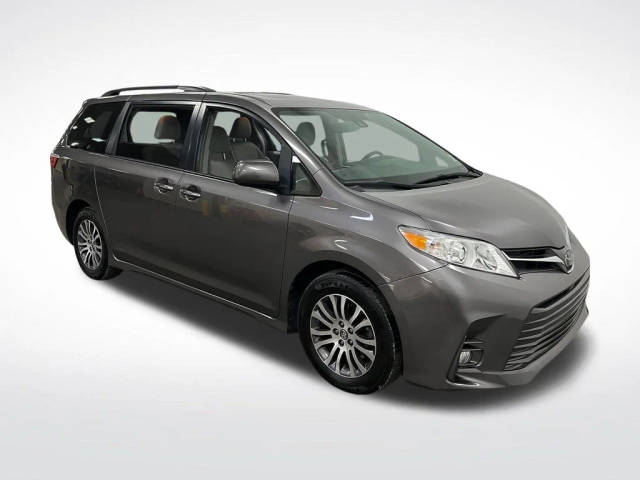 2019 Toyota Sienna XLE FWD photo