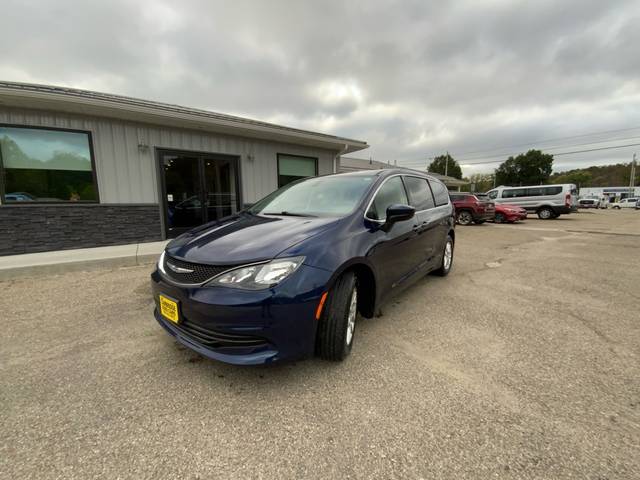 2018 Chrysler Pacifica Minivan LX FWD photo
