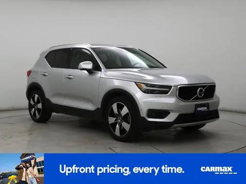 2019 Volvo XC40 Momentum AWD photo