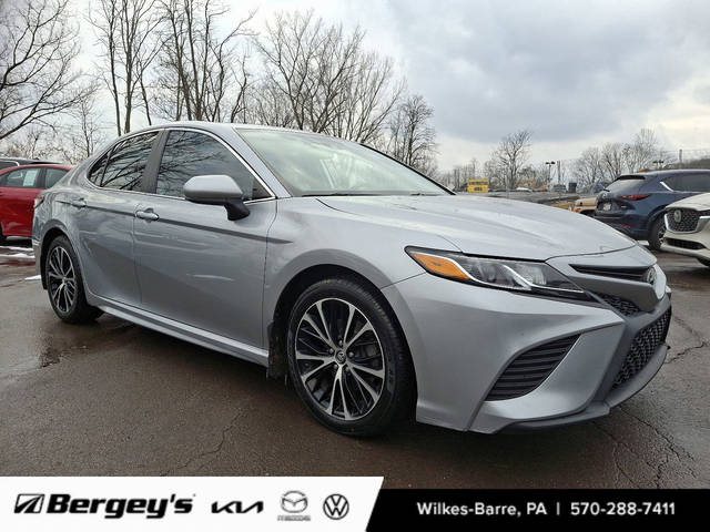 2019 Toyota Camry SE FWD photo