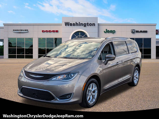 2018 Chrysler Pacifica Minivan Touring L Plus FWD photo