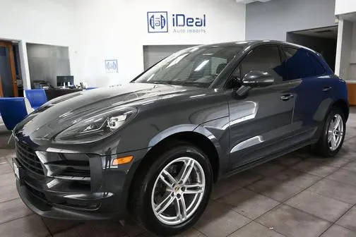 2019 Porsche Macan  AWD photo