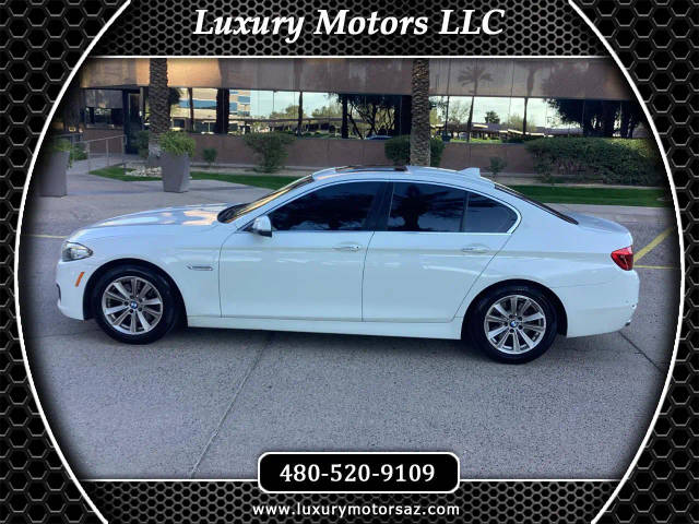 2016 BMW 5 Series 528i RWD photo