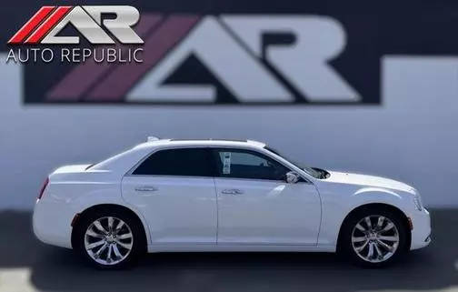 2018 Chrysler 300 Limited RWD photo