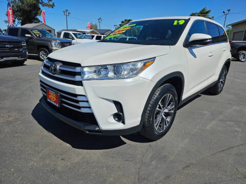 2019 Toyota Highlander LE FWD photo