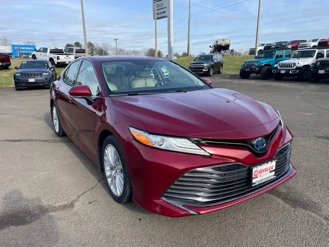 2019 Toyota Camry Hybrid XLE FWD photo