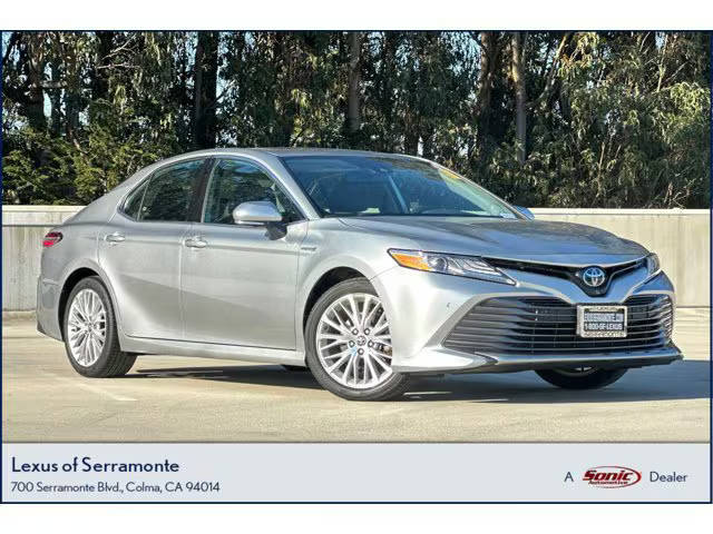 2019 Toyota Camry Hybrid XLE FWD photo