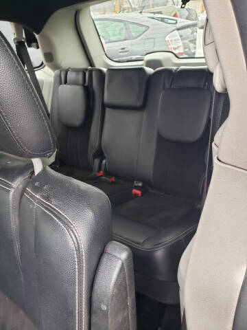 2017 Dodge Grand Caravan SXT FWD photo