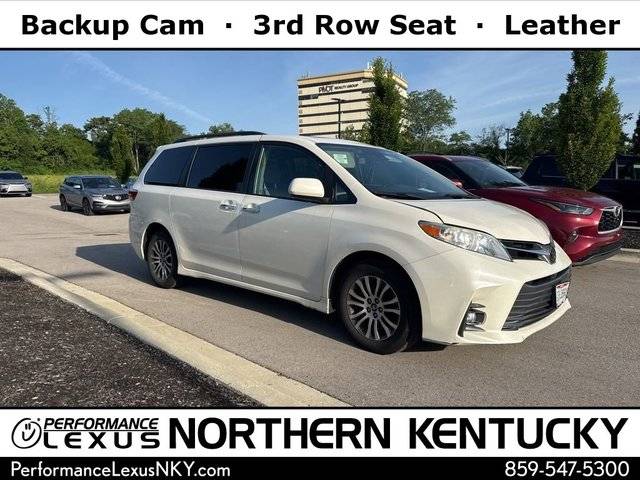 2019 Toyota Sienna XLE Premium FWD photo