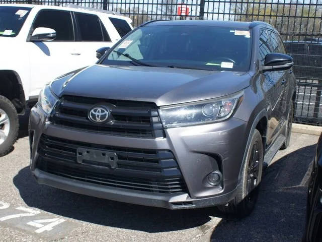 2019 Toyota Highlander SE FWD photo