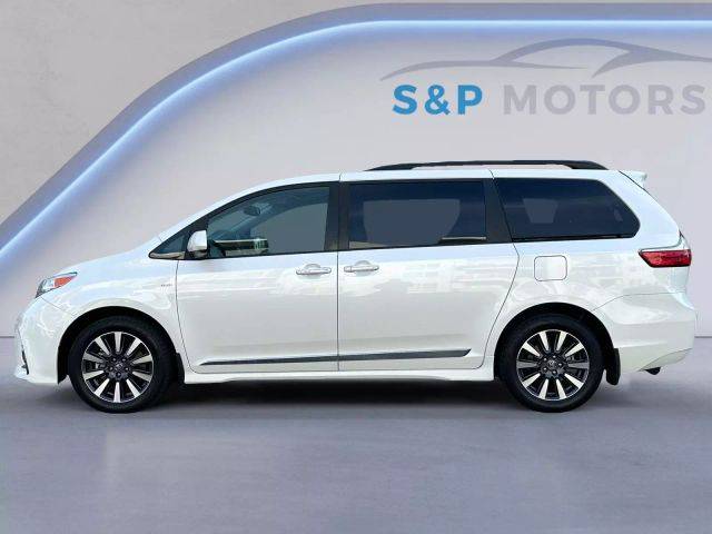 2019 Toyota Sienna XLE AWD photo