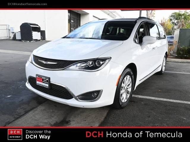 2018 Chrysler Pacifica Minivan Touring L FWD photo