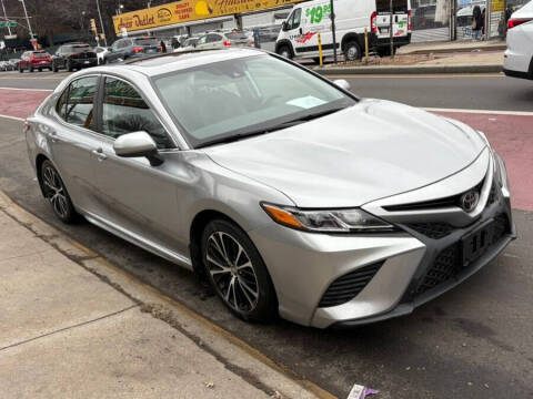 2019 Toyota Camry SE FWD photo