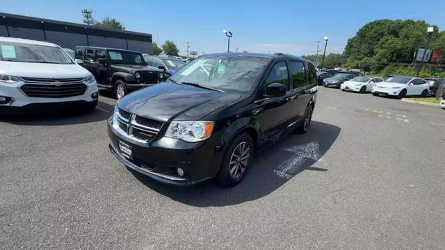 2017 Dodge Grand Caravan SXT FWD photo