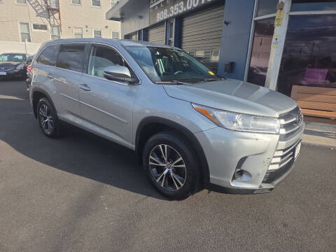 2019 Toyota Highlander LE FWD photo
