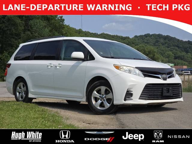 2018 Toyota Sienna LE FWD photo