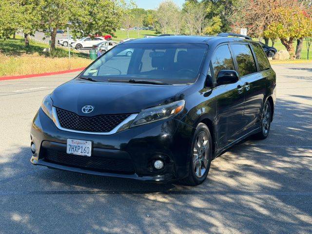 2015 Toyota Sienna SE FWD photo