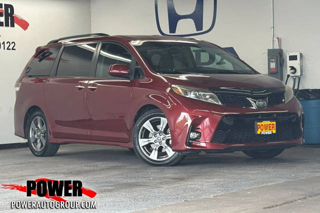 2019 Toyota Sienna SE FWD photo
