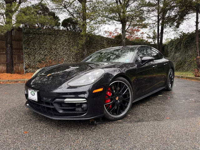 2019 Porsche Panamera GTS AWD photo