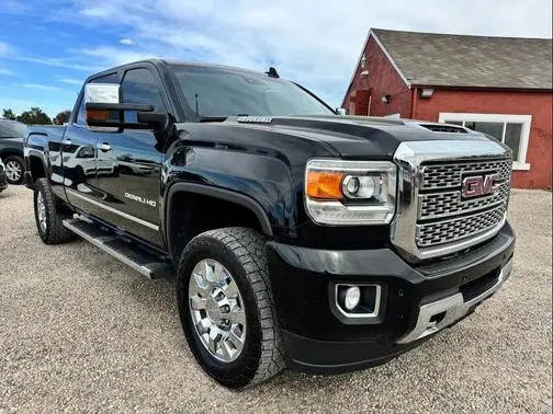 2019 GMC Sierra 2500HD Denali 4WD photo