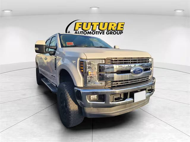 2019 Ford F-250 Super Duty LARIAT 4WD photo