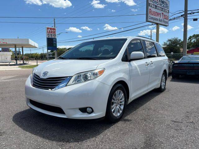 2015 Toyota Sienna XLE Premium FWD photo
