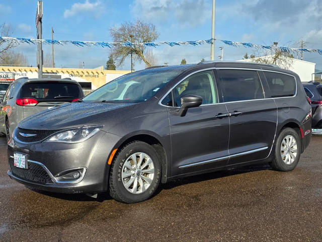 2018 Chrysler Pacifica Minivan Touring L FWD photo