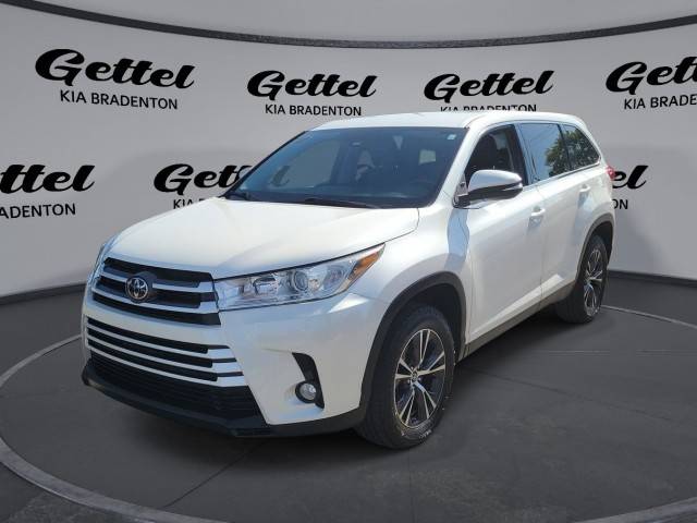 2019 Toyota Highlander LE Plus FWD photo