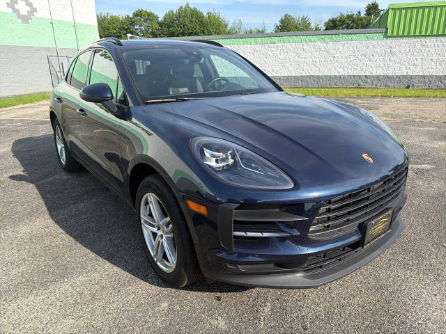 2019 Porsche Macan  AWD photo