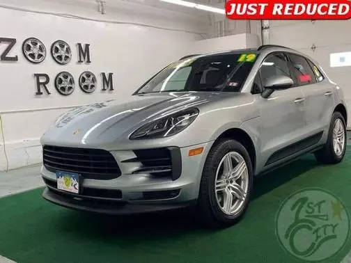 2019 Porsche Macan  AWD photo