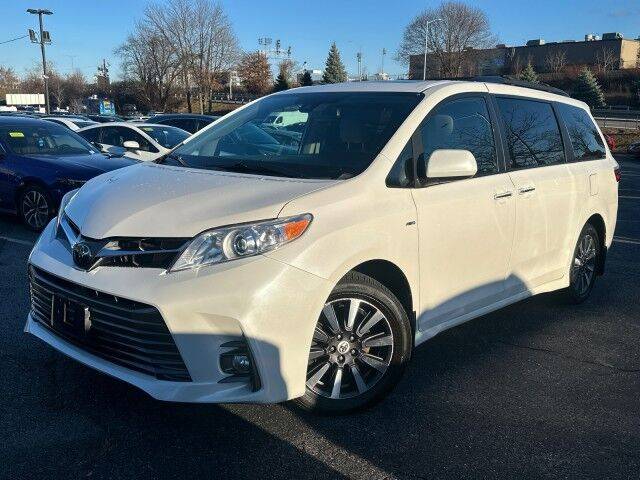 2019 Toyota Sienna XLE AWD photo