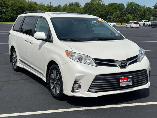 2019 Toyota Sienna XLE Premium AWD photo