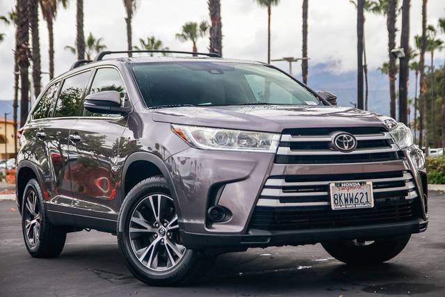 2019 Toyota Highlander LE FWD photo