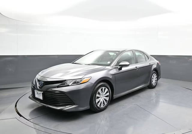 2019 Toyota Camry Hybrid LE FWD photo