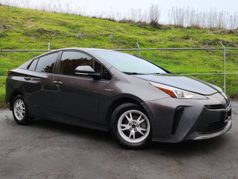 2019 Toyota Prius LE FWD photo