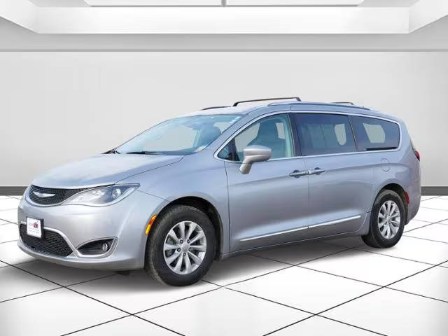 2019 Chrysler Pacifica Minivan Touring L FWD photo