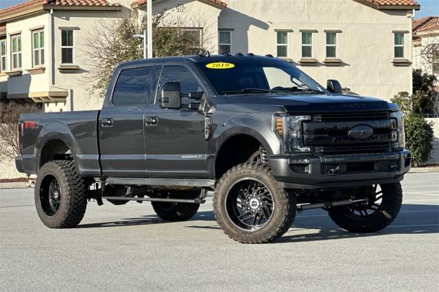 2019 Ford F-350 Super Duty LARIAT 4WD photo